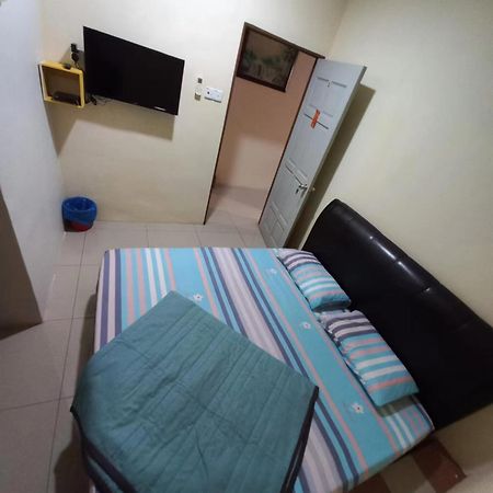 Happy Homestay Lukut Петалинг Джая Екстериор снимка